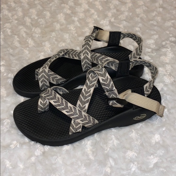 Chaco Shoes - Chaco single toe strap size 9 Chaco Shoes - Chaco single toe strap size 9